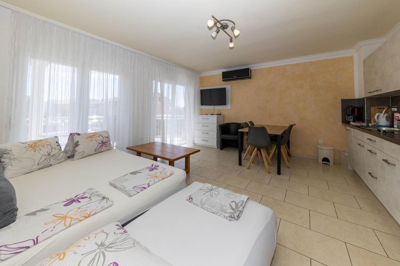 Apartmani Dea Crikvenica Exterior foto